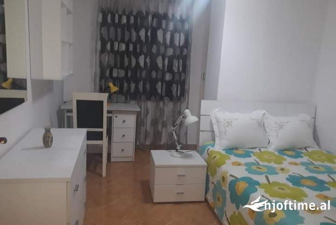 Shtepi me qera Apartament ne Tirane, 2+1, Mobilimi E mobiluar, Pagesa 750  Euro.