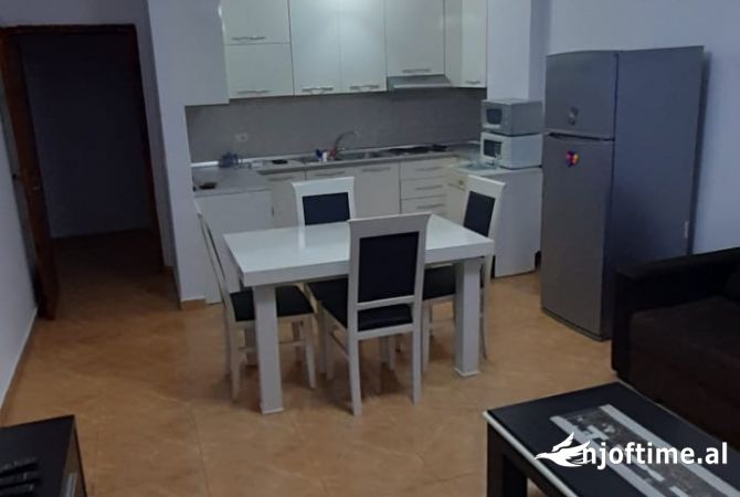 Shtepi me qera 2+1 ne Tirane - 750 Euro