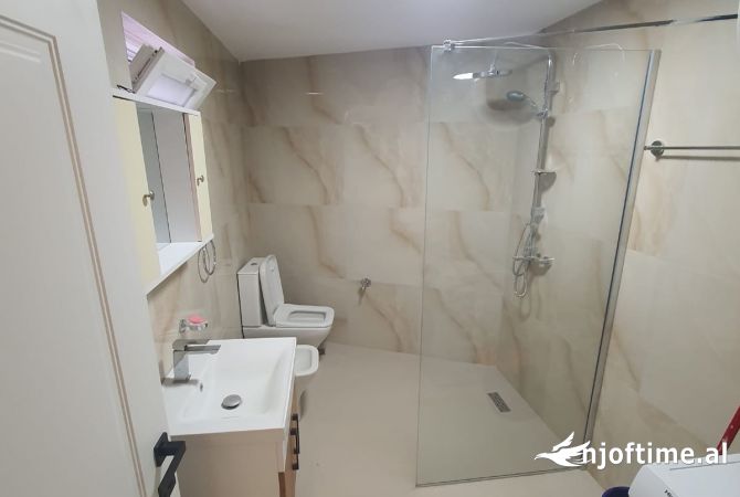 Shtepi me qera Shtepi Private ne Tirane, 1+1, Mobilimi E mobiluar, Pagesa 700  Euro.