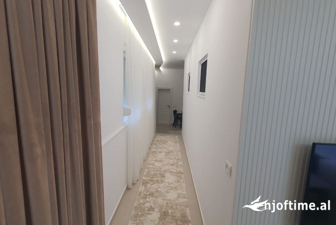 Shtepi me qera Shtepi Private ne Tirane, 1+1, Mobilimi E mobiluar, Pagesa 700  Euro.