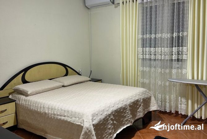 Shtepi me qera Shtepi Private ne Tirane, 2+1, Mobilimi E mobiluar, Pagesa 400  Euro.