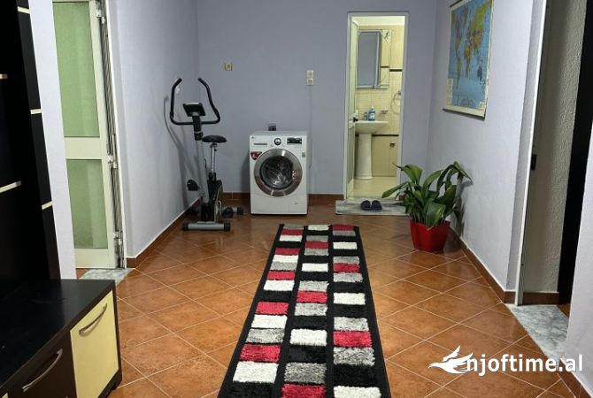 Shtepi me qera Shtepi Private ne Tirane, 2+1, Mobilimi E mobiluar, Pagesa 400  Euro.