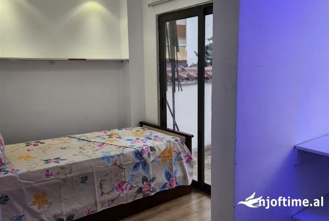 Shtepi me qera Shtepi Private ne Tirane, 2+1, Mobilimi E mobiluar, Pagesa 45,000  Leke.