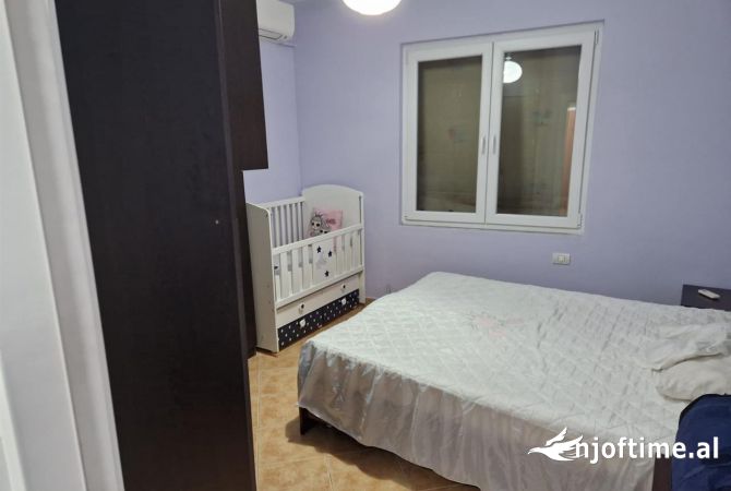 Shtepi me qera Apartament ne Tirane, 3+1, Mobilimi E mobiluar, Pagesa 800  Euro.