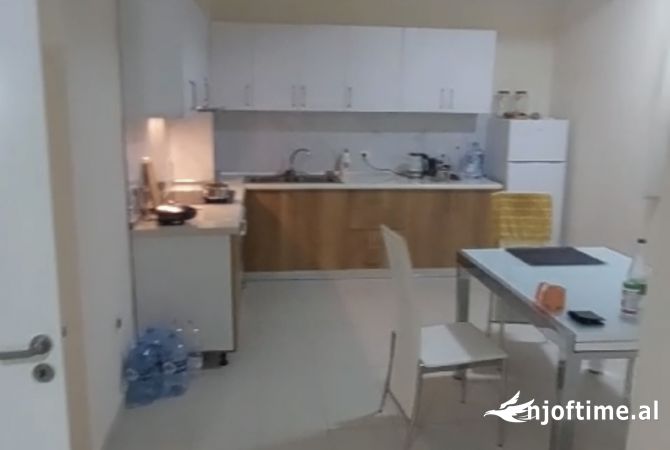 Shtepi me qera Apartament ne Tirane, 2+1, Mobilimi E mobiluar, Pagesa 550  Euro.
