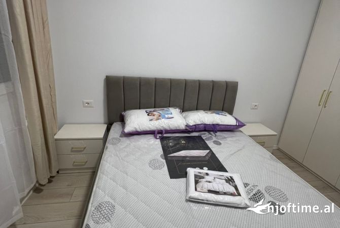 Shtepi me qera Apartament ne Tirane, 2+1, Mobilimi E mobiluar, Pagesa 650  Euro.