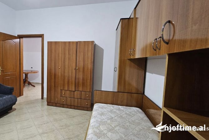 Shtepi me qera Shtepi Private ne Tirane, 2+1, Mobilimi E mobiluar, Pagesa 55,000  Leke.