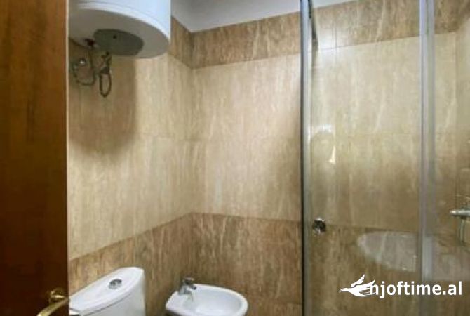 Shtepi me qera Apartament ne Tirane, 2+1, Mobilimi Pjeserisht e mobiluar, Pagesa 600  Euro.