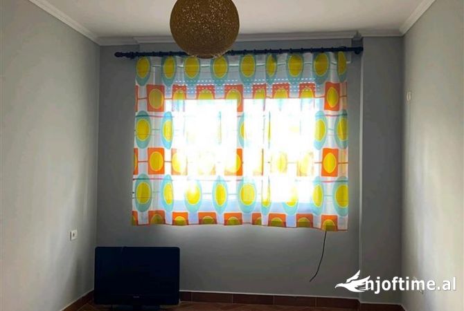 Shtepi me qera Apartament ne Tirane, 2+1, Mobilimi Pjeserisht e mobiluar, Pagesa 600  Euro.