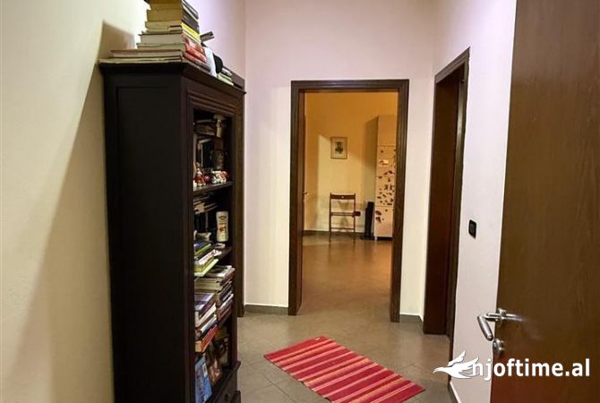 Shtepi me qera Shtepi Private ne Tirane, 1+1, Mobilimi E mobiluar, Pagesa 460  Euro.