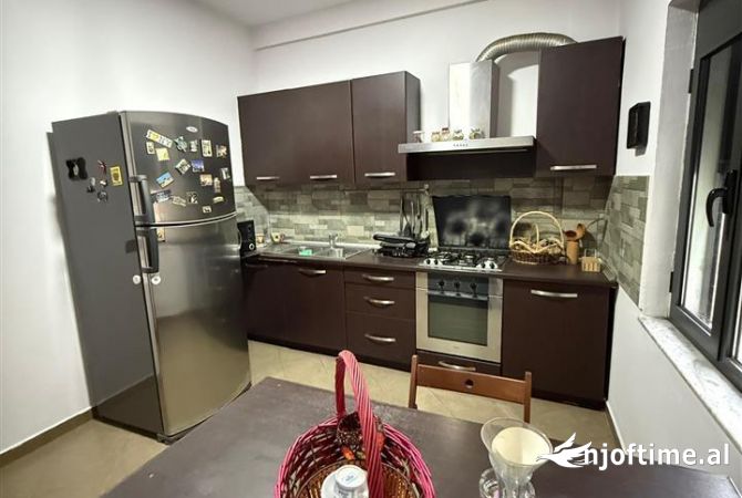 Shtepi me qera Shtepi Private ne Tirane, 1+1, Mobilimi E mobiluar, Pagesa 460  Euro.