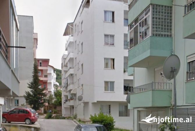 Shtepi ne shitje Apartament ne Tirane, 3+1, Mobilimi Bosh, pa mobiluar, Pagesa 193,000  Euro.