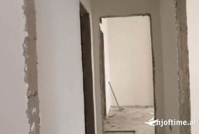 Shtepi ne shitje Apartament ne Tirane, 2+1, Mobilimi Bosh, pa mobiluar, Pagesa 286,000  Euro.