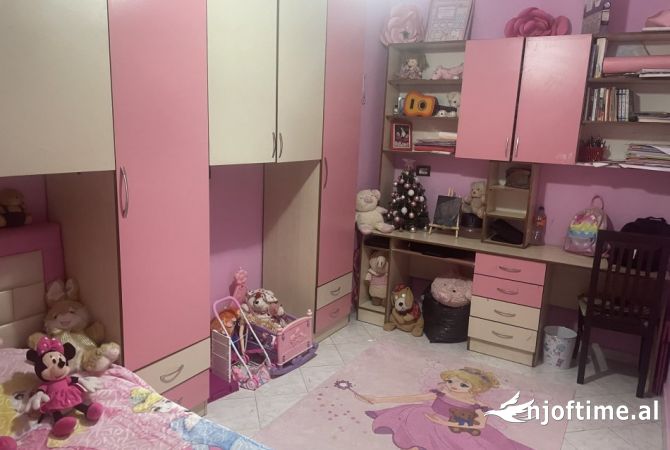 Shtepi me qera Apartament ne Tirane, 3+1, Mobilimi E mobiluar, Pagesa 50,000  Leke.