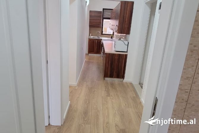 Shtepi ne shitje Apartament ne Tirane, 1+1, Mobilimi Bosh, pa mobiluar, Pagesa 135,000  Euro.