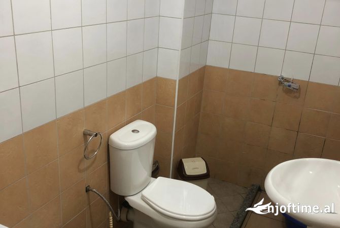 Shtepi me qera Apartament ne Tirane, 1+1, Mobilimi E mobiluar, Pagesa 40,000  Leke.