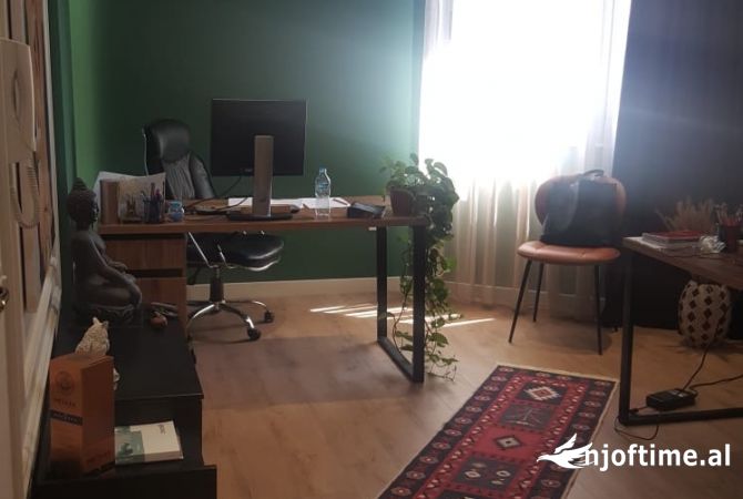 Ambient biznesi me qera 3+1 ne Tirane - 400 Euro