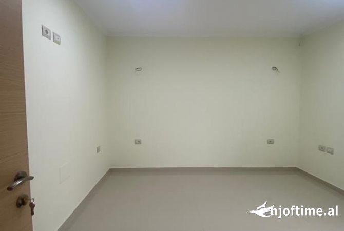 Ambient biznesi me qera 3+1 ne Tirane - 600 Euro