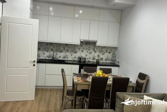 Shtepi me qera Apartament ne Tirane, 1+1, Mobilimi E mobiluar, Pagesa 500  Euro.