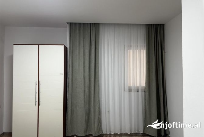 Shtepi me qera Shtepi Private ne Tirane, 3+1, Mobilimi E mobiluar, Pagesa 70,000  Leke.