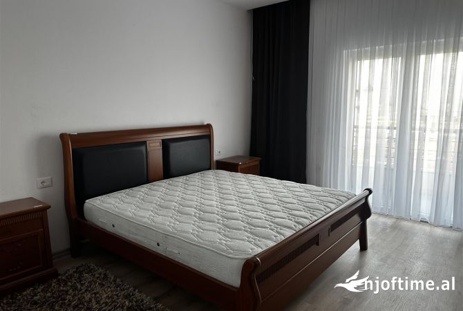Shtepi me qera Shtepi Private ne Tirane, 3+1, Mobilimi E mobiluar, Pagesa 70,000  Leke.
