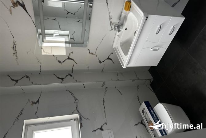 Shtepi me qera Shtepi Private ne Tirane, 3+1, Mobilimi E mobiluar, Pagesa 70,000  Leke.