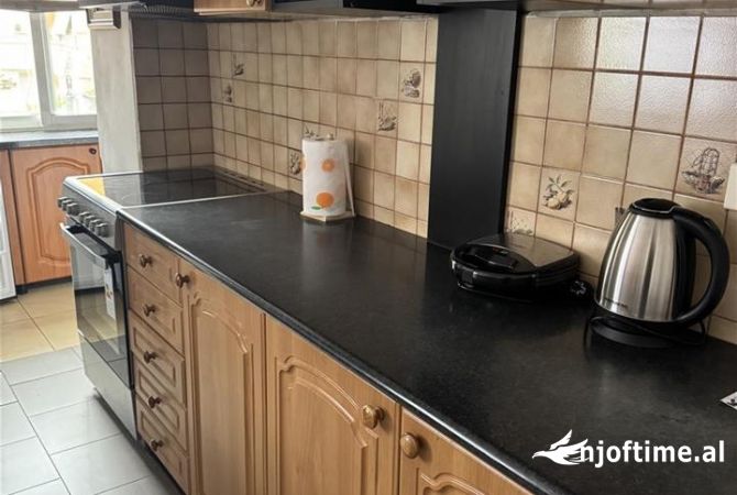 Shtepi me qera Apartament ne Tirane, 1+1, Mobilimi E mobiluar, Pagesa 50,000  Leke.