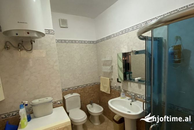 Shtepi me qera Apartament ne Tirane, 2+1, Mobilimi E mobiluar, Pagesa 60,000  Leke.