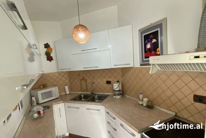 Shtepi me qera Apartament ne Tirane, 2+1, Mobilimi E mobiluar, Pagesa 60,000  Leke.