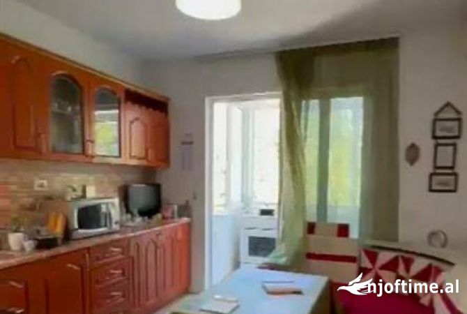 Shtepi me qera 2+1 ne Tirane - 800 Euro