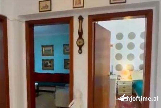 Shtepi me qera Apartament ne Tirane, 2+1, Mobilimi E mobiluar, Pagesa 800  Euro.