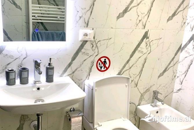 Shtepi me qera Apartament ne Tirane, 1+1, Mobilimi E mobiluar, Pagesa 50,000  Leke.