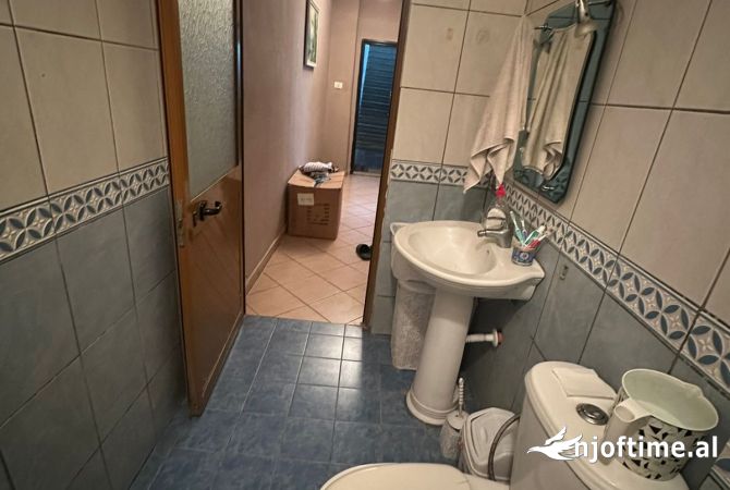 Shtepi me qera Apartament ne Tirane, 2+1, Mobilimi E mobiluar, Pagesa 700  Euro.
