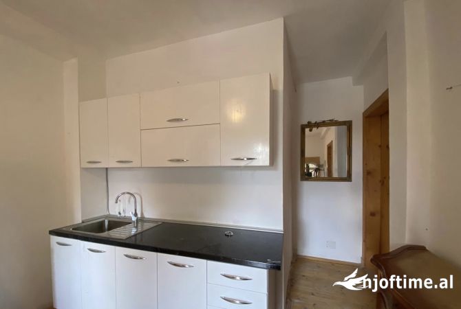 Shtepi me qera Shtepi Private ne Tirane, 2+1, Mobilimi E mobiluar, Pagesa 50,000  Leke.