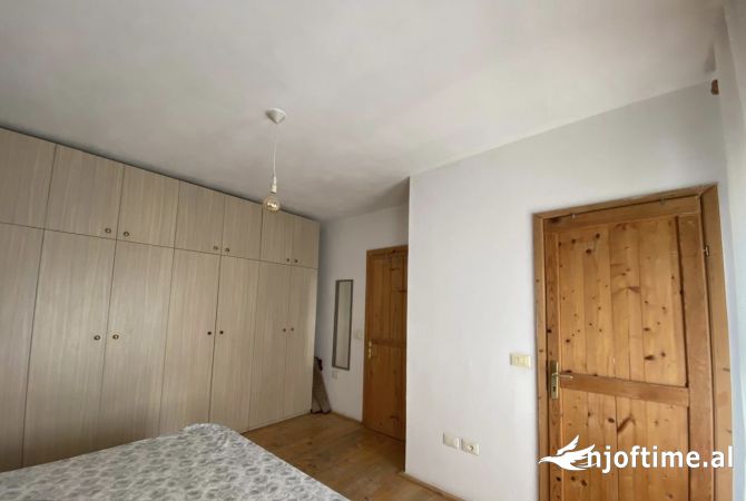 Shtepi me qera Shtepi Private ne Tirane, 2+1, Mobilimi E mobiluar, Pagesa 50,000  Leke.