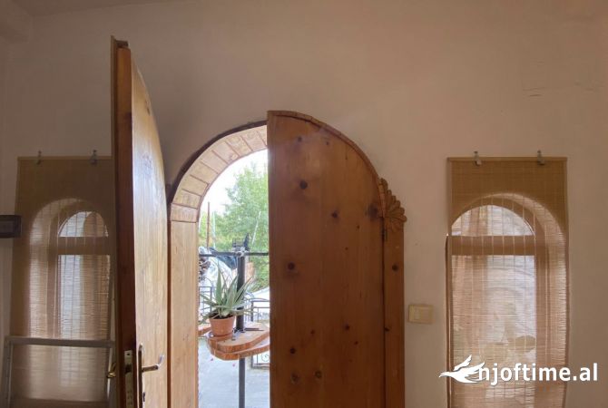 Shtepi me qera Shtepi Private ne Tirane, 2+1, Mobilimi E mobiluar, Pagesa 50,000  Leke.