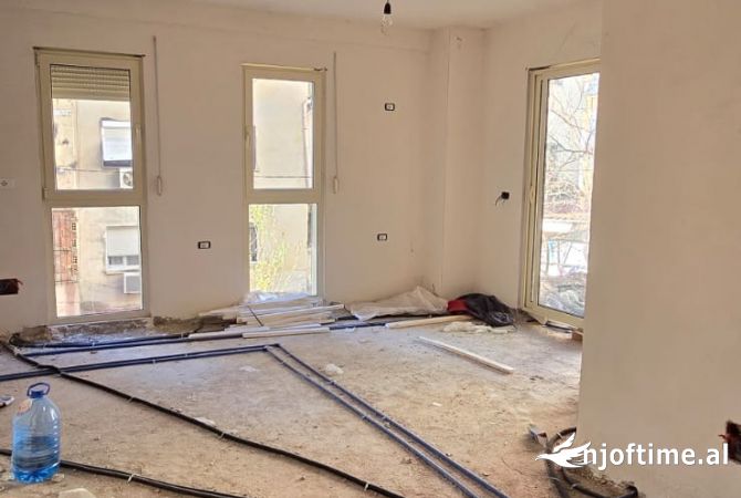 Shtepi ne shitje Apartament ne Tirane, 2+1, Mobilimi Bosh, pa mobiluar, Pagesa 179,000  Euro.