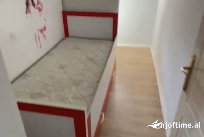 Shtepi ne shitje Apartament ne Tirane, 1+1, Mobilimi E mobiluar, Pagesa 60,000  Euro.