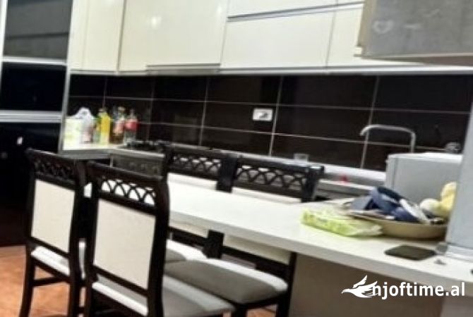 Shtepi me qera 2+1 ne Tirane - 470 Euro
