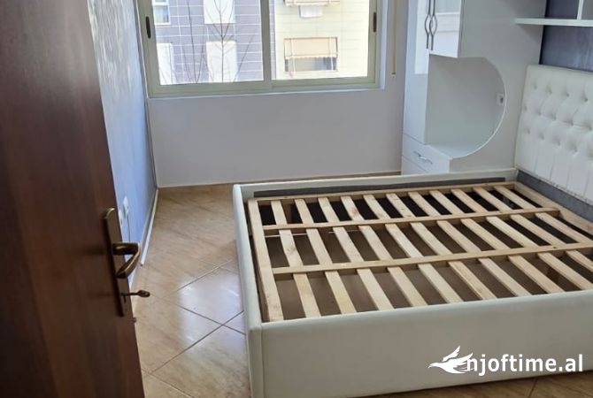 Shtepi ne shitje Apartament ne Tirane, 1+1, Mobilimi E mobiluar, Pagesa 135,000  Euro.