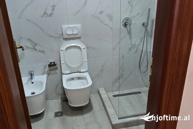 Shtepi ne shitje Apartament ne Tirane, 1+1, Mobilimi E mobiluar, Pagesa 135,000  Euro.