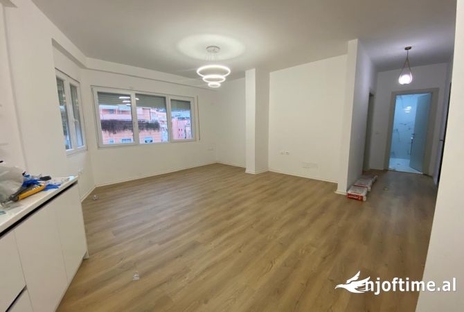 Shtepi me qera Apartament ne Tirane, 2+1, Mobilimi Pjeserisht e mobiluar, Pagesa 500  Euro.