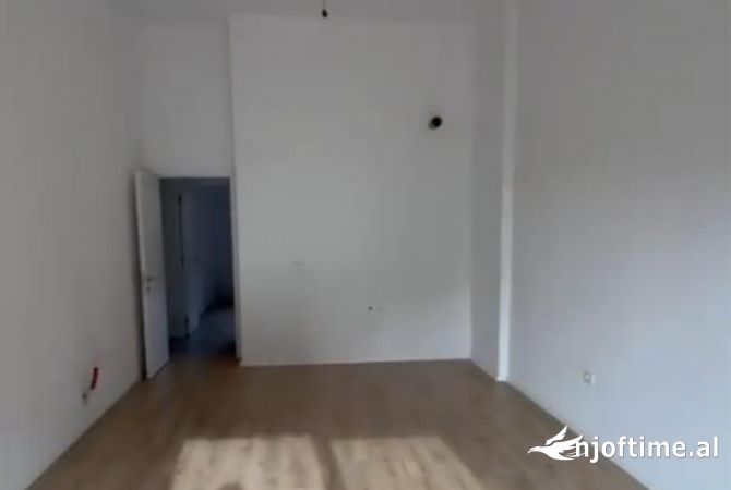 Ambient biznesi me qera 3+1 ne Tirane - 700 Euro