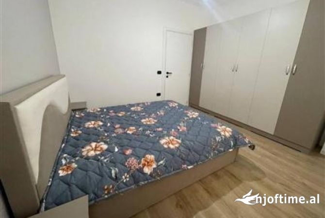 Shtepi me qera Apartament ne Tirane, 2+1, Mobilimi E mobiluar, Pagesa 55,000  Leke.