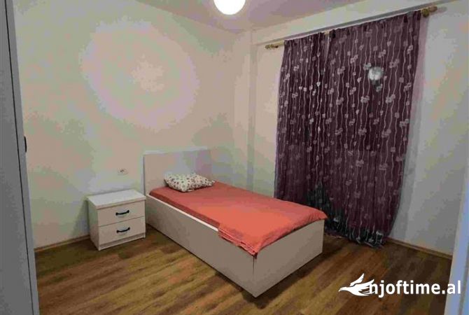 Shtepi me qera Apartament ne Tirane, 2+1, Mobilimi E mobiluar, Pagesa 650  Euro.