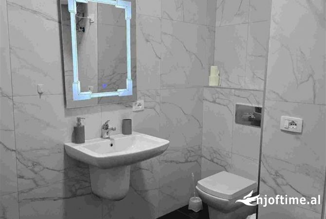 Shtepi me qera Apartament ne Tirane, 2+1, Mobilimi E mobiluar, Pagesa 650  Euro.