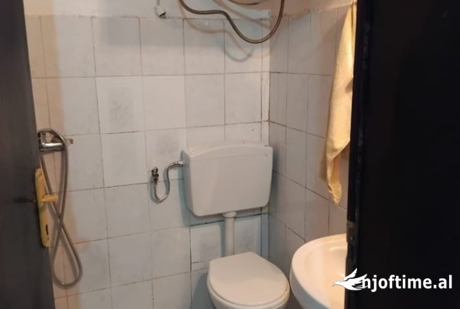 Shtepi me qera Shtepi Private ne Tirane, 2+1, Mobilimi E mobiluar, Pagesa 45,000  Leke.