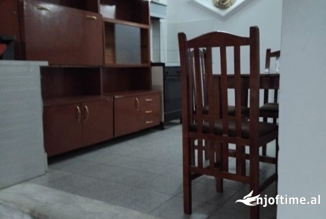 Shtepi me qera Shtepi Private ne Tirane, 2+1, Mobilimi E mobiluar, Pagesa 45,000  Leke.