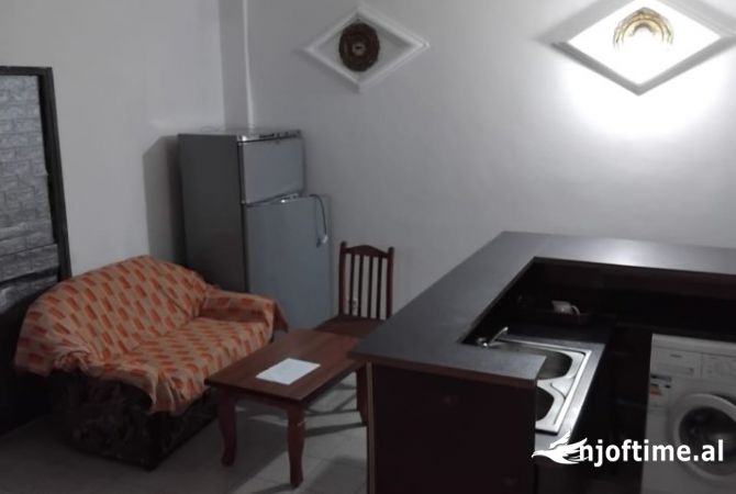 Shtepi me qera Shtepi Private ne Tirane, 2+1, Mobilimi E mobiluar, Pagesa 45,000  Leke.