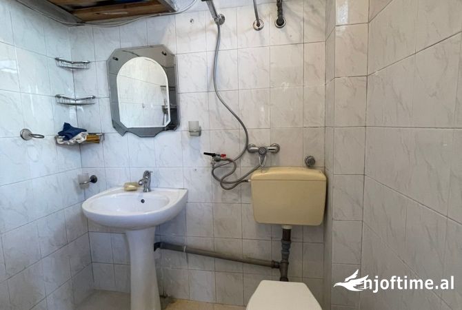 Shtepi me qera Apartament ne Tirane, 2+1, Mobilimi E mobiluar, Pagesa 400  Euro.